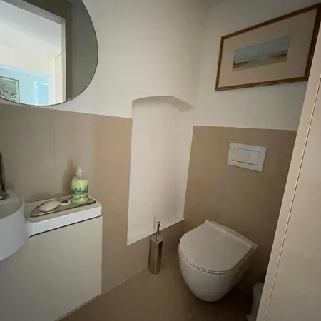 Apartma Jana شقة