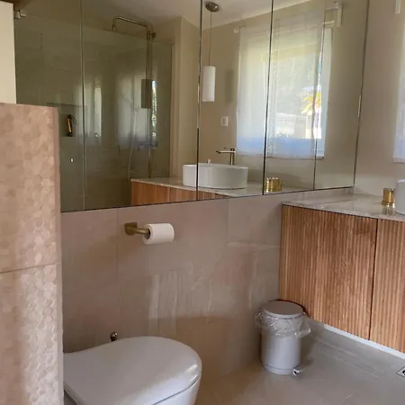 Apartma Jana شقة *